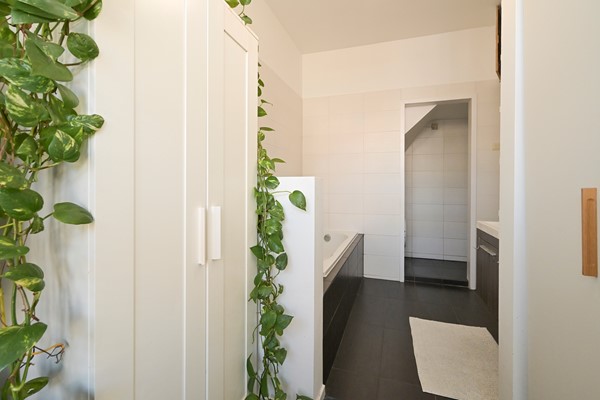 Medium property photo - Hendrik van Deventerstraat 127, 2563 XS Den Haag